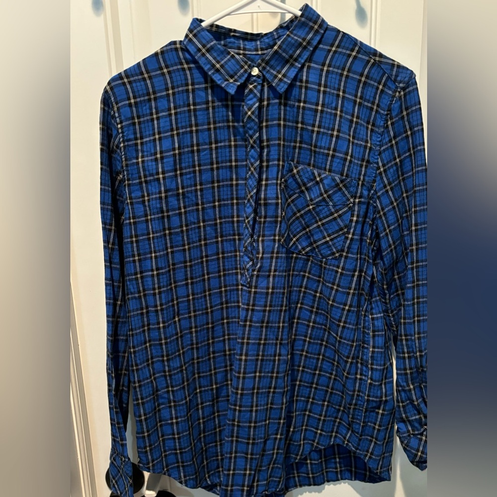 Gap women’s size medium plaid shirt